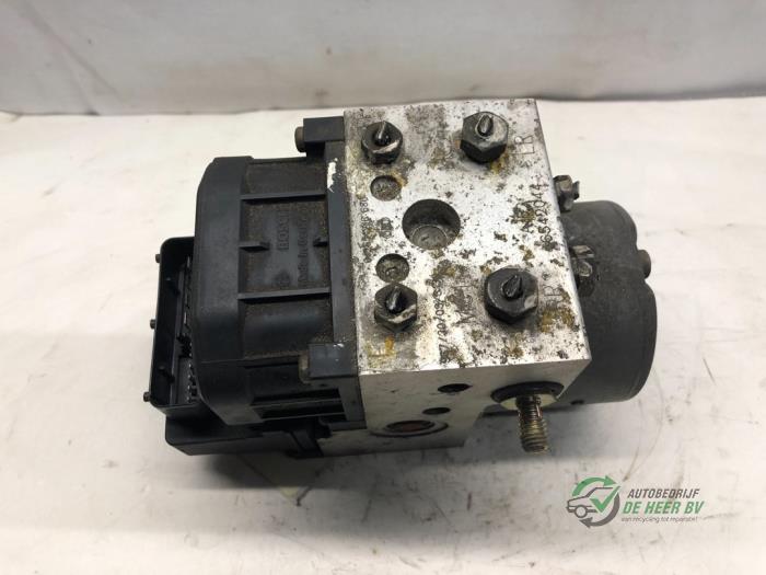 Gebruikte ABS Pomp Alfa Romeo 146 (930B) 1.6 Twin Spark 16V Prijs € 45,00 Margeregeling aangeboden door Autobedrijf de Heer B.V.