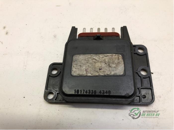Gebruikte Ontstekingsmodule Opel Astra F (53/54/58/59) 1.6i Prijs € 10,00 Margeregeling aangeboden door Autobedrijf de Heer B.V.
