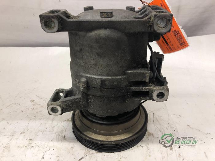 Gebruikte Aircopomp Nissan Primera (P10) 1.6i 16V Kat. Prijs € 32,00 Margeregeling aangeboden door Autobedrijf de Heer B.V.