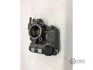 Gebruikte Injectiehuis Opel Corsa C (F08/68) 1.2 16V Prijs € 45,00 Margeregeling aangeboden door Autobedrijf de Heer B.V.