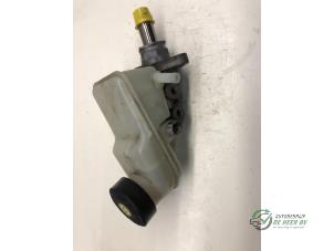 Gebruikte Hoofdremcilinder Toyota Yaris (P1) 1.3 16V VVT-i Prijs € 50,00 Margeregeling aangeboden door Autobedrijf de Heer B.V.