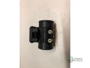 Gebruikte Luchtmassameter Hyundai Accent II/Excel II/Pony 1.3i 12V Prijs € 50,00 Margeregeling aangeboden door Autobedrijf de Heer B.V.