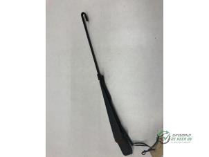 Gebruikte Ruitenwisserarm achter Chevrolet Matiz 0.8 S,SE Prijs € 14,00 Margeregeling aangeboden door Autobedrijf de Heer B.V.