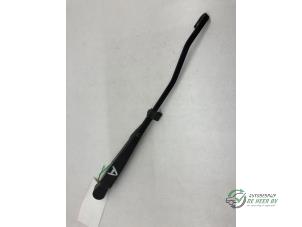 Gebruikte Ruitenwisserarm achter Chevrolet Matiz 0.8 S,SE Prijs € 15,00 Margeregeling aangeboden door Autobedrijf de Heer B.V.