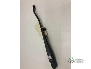 Gebruikte Ruitenwisserarm achter Chevrolet Matiz 0.8 S,SE Prijs € 15,00 Margeregeling aangeboden door Autobedrijf de Heer B.V.