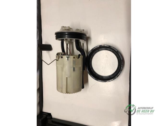 Gebruikte Tank element Pomp Nissan Almera Tino Prijs € 35,00 Margeregeling aangeboden door Autobedrijf de Heer B.V.