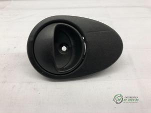 Gebruikte Portiergreep 4Deurs links-achter Chevrolet Matiz 0.8 S,SE Prijs € 10,00 Margeregeling aangeboden door Autobedrijf de Heer B.V.