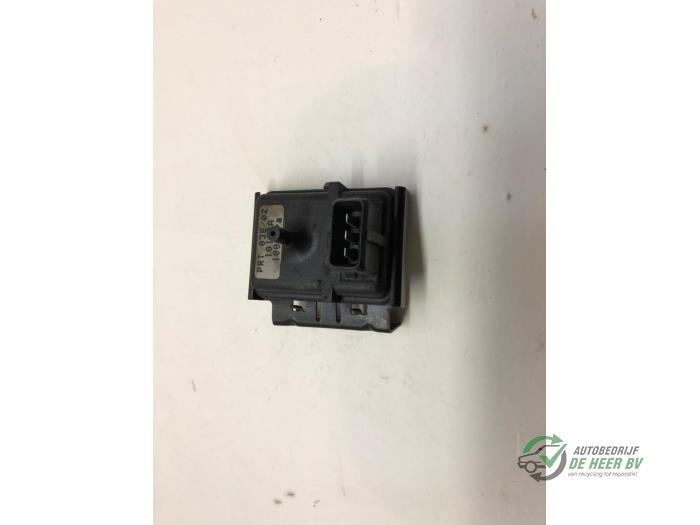 Gebruikte Sensor map (inlaatspruitstuk) Peugeot 306 (7A/C/S) 1.4 XN,XR,XA,XRA Kat. Prijs € 15,00 Margeregeling aangeboden door Autobedrijf de Heer B.V.