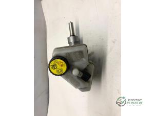 Gebruikte Hoofdremcilinder Ford Mondeo III Wagon 1.8 16V Prijs € 45,00 Margeregeling aangeboden door Autobedrijf de Heer B.V.