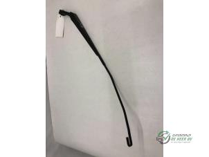 Gebruikte Ruitenwisserarm voor Chevrolet Matiz 0.8 S,SE Prijs € 15,00 Margeregeling aangeboden door Autobedrijf de Heer B.V.