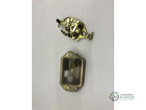 Gebruikte Achterklep Slotmechaniek Chevrolet Matiz 0.8 S,SE Prijs € 14,00 Margeregeling aangeboden door Autobedrijf de Heer B.V.