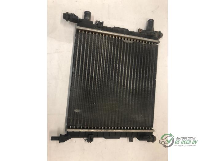 Gebruikte Radiateur Ford Ka I 1.3i Prijs € 36,00 Margeregeling aangeboden door Autobedrijf de Heer B.V.