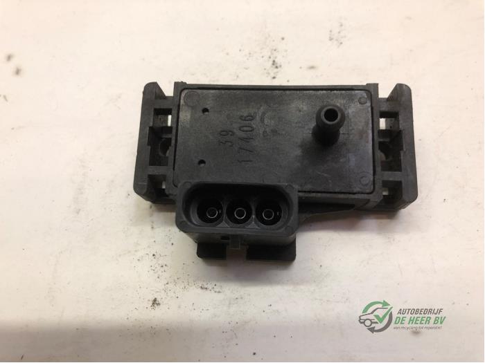 Gebruikte Sensor map (inlaatspruitstuk) Renault Megane Scénic (JA) 2.0 RT Prijs € 14,00 Margeregeling aangeboden door Autobedrijf de Heer B.V.