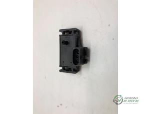 Gebruikte Sensor map (inlaatspruitstuk) Renault Twingo (C06) 1.2 Prijs € 15,00 Margeregeling aangeboden door Autobedrijf de Heer B.V.