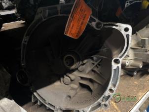 Gebruikte Versnellingsbak Ford Puma 1.7 16V Kat. Prijs € 225,00 Margeregeling aangeboden door Autobedrijf de Heer B.V.