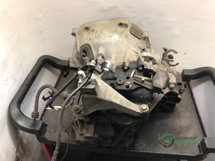 Gebruikte Versnellingsbak Ford Mondeo III 2.0 16V Prijs € 250,00 Margeregeling aangeboden door Autobedrijf de Heer B.V.