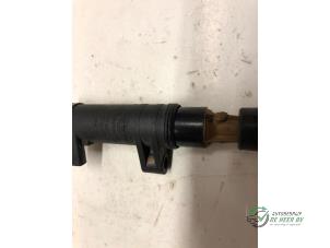 Gebruikte Pen Bobine Renault Laguna I Grandtour (K56) 1.6 16V Prijs € 20,00 Margeregeling aangeboden door Autobedrijf de Heer B.V.