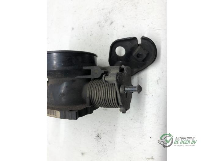 Gasklephuis van een Ford Focus 1 Wagon 1.8 16V 2002