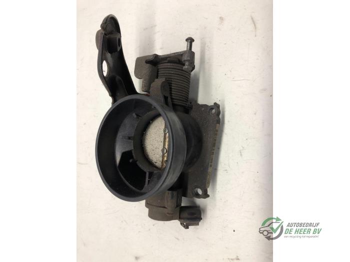 Gebruikte Gasklephuis Ford Focus 1 Wagon 1.8 16V Prijs € 25,00 Margeregeling aangeboden door Autobedrijf de Heer B.V.