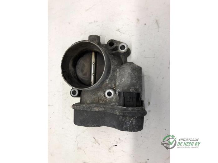 Gebruikte Injectiehuis Opel Astra G (F08/48) 2.2 16V Prijs € 50,00 Margeregeling aangeboden door Autobedrijf de Heer B.V.