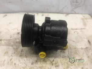 Gebruikte Servopomp Renault Kangoo (KC) 1.9 D 55 Prijs € 22,00 Margeregeling aangeboden door Autobedrijf de Heer B.V.