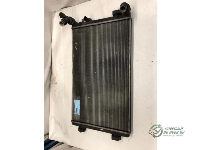 Gebruikte Radiateur Seat Leon (1M1) 1.6 16V Prijs € 35,00 Margeregeling aangeboden door Autobedrijf de Heer B.V.