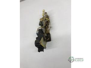 Gebruikte Deurslot Mechaniek 4Deurs rechts-achter Chevrolet Matiz 0.8 S,SE Prijs € 25,00 Margeregeling aangeboden door Autobedrijf de Heer B.V.