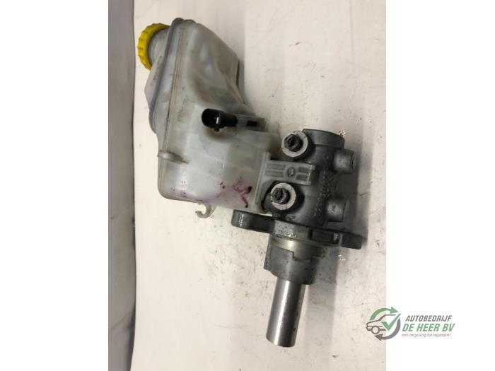 Gebruikte Hoofdremcilinder Fiat Doblo Cargo (263) 1.3 MJ 16V DPF Euro 5 Prijs € 30,00 Margeregeling aangeboden door Autobedrijf de Heer B.V.