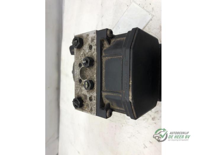 Gebruikte ABS Pomp Volkswagen Passat Prijs € 50,00 Margeregeling aangeboden door Autobedrijf de Heer B.V.
