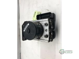 Gebruikte ABS Pomp Renault Twingo Prijs € 75,00 Margeregeling aangeboden door Autobedrijf de Heer B.V.