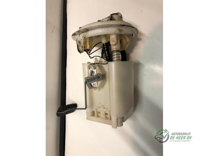 Gebruikte Tank element Pomp Renault Twingo (C06) 1.2 Prijs € 35,00 Margeregeling aangeboden door Autobedrijf de Heer B.V.