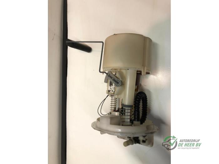 Gebruikte Tank element Pomp Renault Twingo (C06) 1.2 Prijs € 35,00 Margeregeling aangeboden door Autobedrijf de Heer B.V.