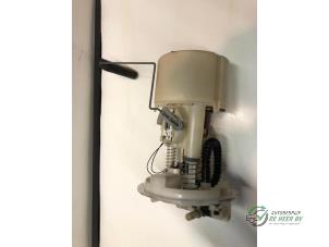 Gebruikte Tank element Pomp Renault Twingo (C06) 1.2 Prijs € 35,00 Margeregeling aangeboden door Autobedrijf de Heer B.V.