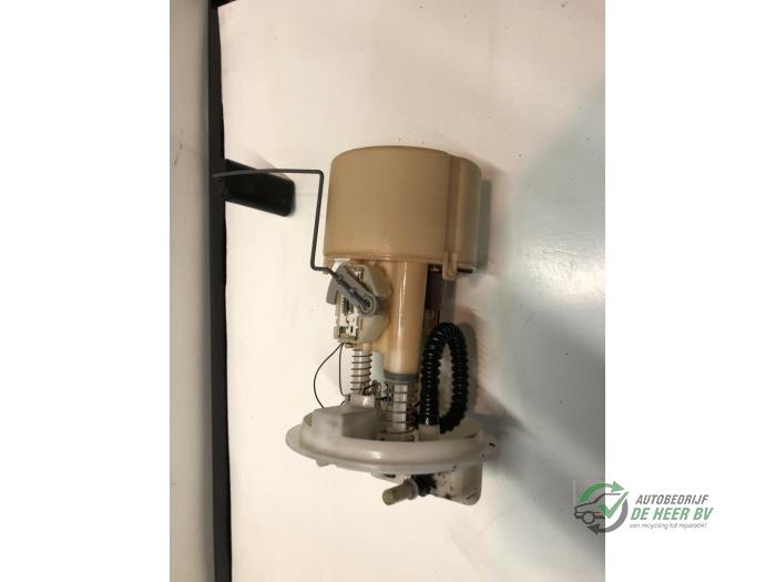 Gebruikte Tank element Pomp Renault Twingo (C06) Prijs € 35,00 Margeregeling aangeboden door Autobedrijf de Heer B.V.