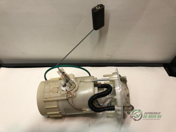 Gebruikte Tank element Pomp Renault Scénic II (JM) 1.6 16V Prijs € 35,00 Margeregeling aangeboden door Autobedrijf de Heer B.V.