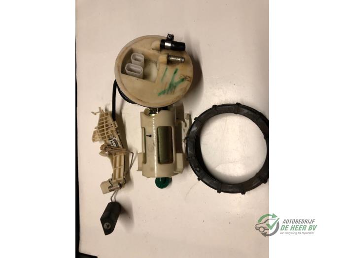 Gebruikte Tank element Pomp Nissan Micra (K11) 1.3 LX,SLX 16V Prijs € 35,00 Margeregeling aangeboden door Autobedrijf de Heer B.V.