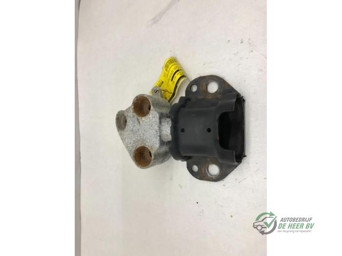 Gebruikte Motorsteun Renault Clio II (BB/CB) 1.2 16V Prijs € 20,00 Margeregeling aangeboden door Autobedrijf de Heer B.V.