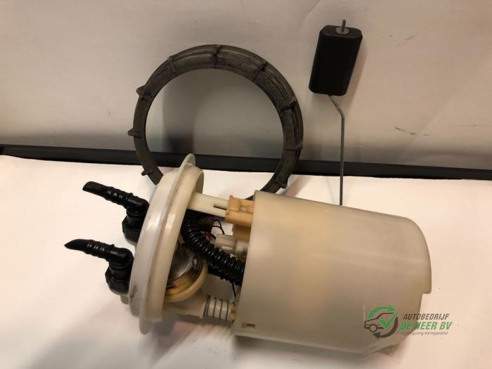 Gebruikte Tank element Pomp Renault Clio II (BB/CB) 1.4 16V Si Prijs € 35,00 Margeregeling aangeboden door Autobedrijf de Heer B.V.