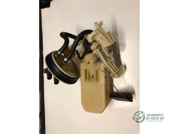 Gebruikte Tank element Pomp Nissan Micra (K11) 1.3 LX,SLX 16V Prijs € 35,00 Margeregeling aangeboden door Autobedrijf de Heer B.V.