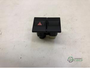 Gebruikte Alarmlicht Schakelaar Ford Mondeo III 1.8 16V Prijs € 10,00 Margeregeling aangeboden door Autobedrijf de Heer B.V.