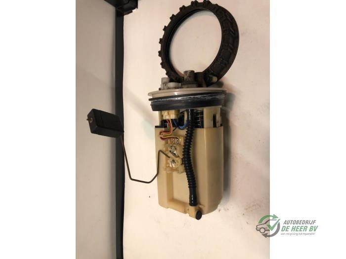 Brandstofpomp Elektrisch van een Mitsubishi Space Star (DG)  2000