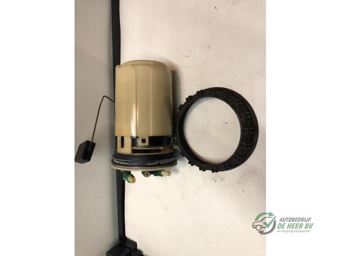 Brandstofpomp Elektrisch van een Mitsubishi Space Star (DG)  2000