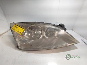 Gebruikte Rechter Koplamp Ford Mondeo III 2.0 TDdi 90 16V Prijs € 35,00 Margeregeling aangeboden door Autobedrijf de Heer B.V.