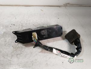 Gebruikte Ruit schakelaar elektrisch Mitsubishi Outlander (CU) Prijs € 40,00 Margeregeling aangeboden door Autobedrijf de Heer B.V.