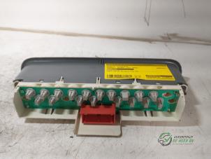 Gebruikte Display Interieur Renault Twingo (C06) 1.2 16V Prijs € 40,00 Margeregeling aangeboden door Autobedrijf de Heer B.V.