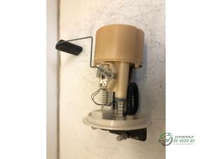 Gebruikte Tank element Pomp Renault Twingo (C06) 1.2 Prijs € 35,00 Margeregeling aangeboden door Autobedrijf de Heer B.V.