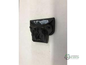 Gebruikte Deurgreep 2Deurs links Peugeot 106 II 1.1 XN,XR,XT,Accent Prijs € 20,00 Margeregeling aangeboden door Autobedrijf de Heer B.V.