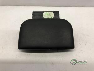 Gebruikte Deurgreep 2Deurs rechts Peugeot 106 II 1.1 XN,XR,XT,Accent Prijs € 20,00 Margeregeling aangeboden door Autobedrijf de Heer B.V.