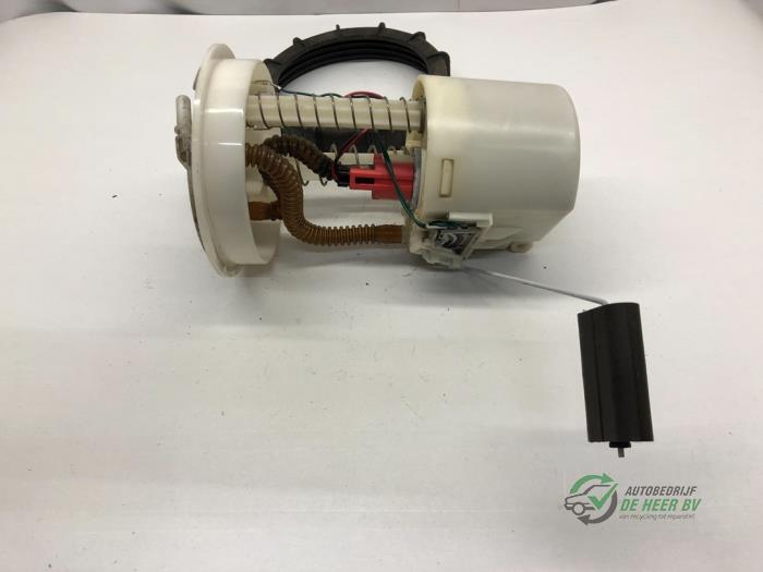 Gebruikte Tank element Pomp Ford Fiesta 5 (JD/JH) 1.3 Prijs € 35,00 Margeregeling aangeboden door Autobedrijf de Heer B.V.