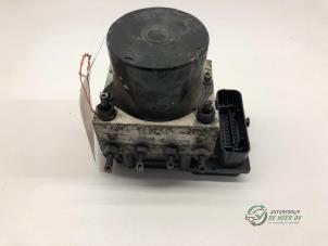 Gebruikte ABS Pomp Volkswagen Polo IV (9N1/2/3) 1.4 TDI 70 Prijs € 50,00 Margeregeling aangeboden door Autobedrijf de Heer B.V.